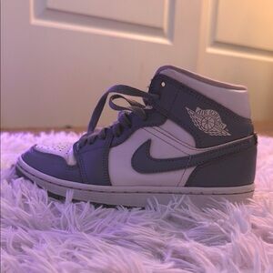Jordan 1’s - Light grayish